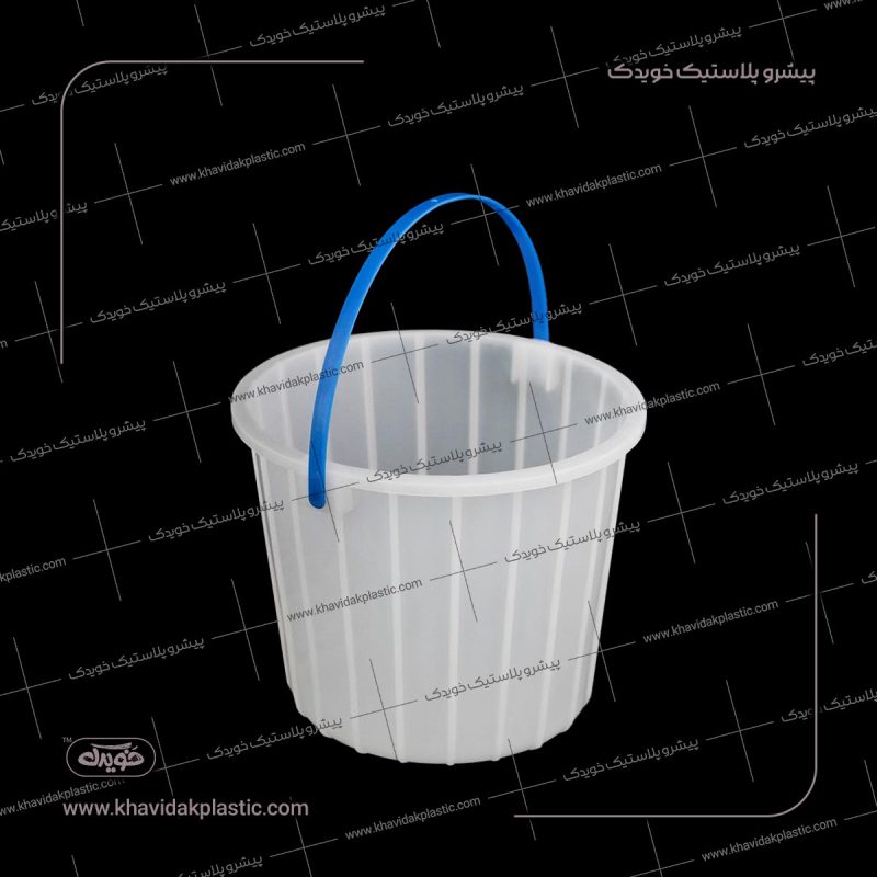 سطل ماست یا ماستی پلاستیکی دسته دار 2.5 دو و نیم کیلو یی درب دار و دستگیره دار قدیمی خویدک